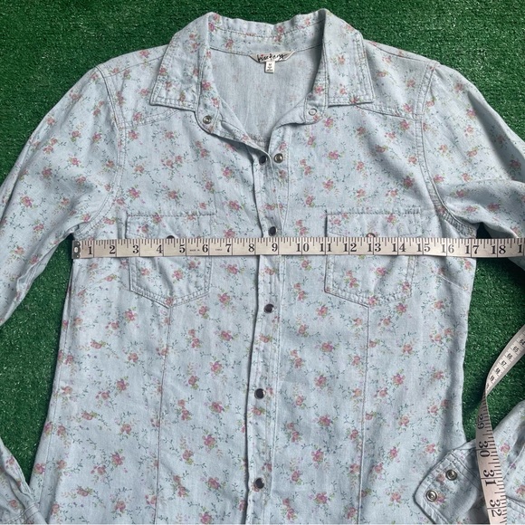 Kiss & Cry Light Blue Floral Linen Chambray Snap Button Shirt Size M - Picture 6 of 8